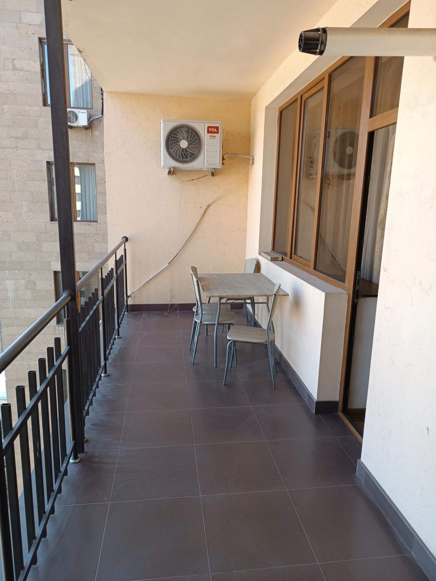 Rent Inn Yerevan On Arami Street Esterno foto