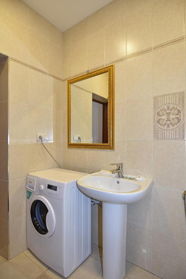 Rent Inn Yerevan On Arami Street Esterno foto