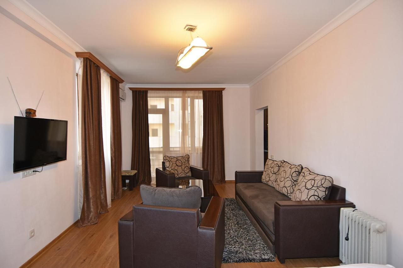 Rent Inn Yerevan On Arami Street Esterno foto