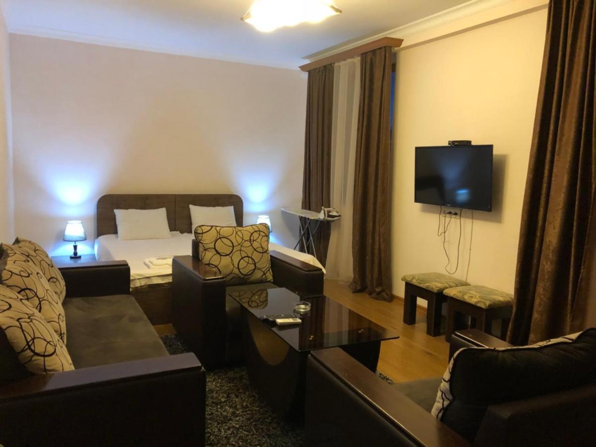 Rent Inn Yerevan On Arami Street Esterno foto