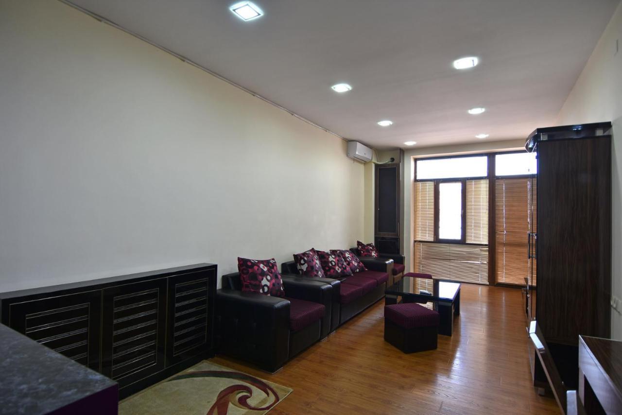 Rent Inn Yerevan On Arami Street Esterno foto